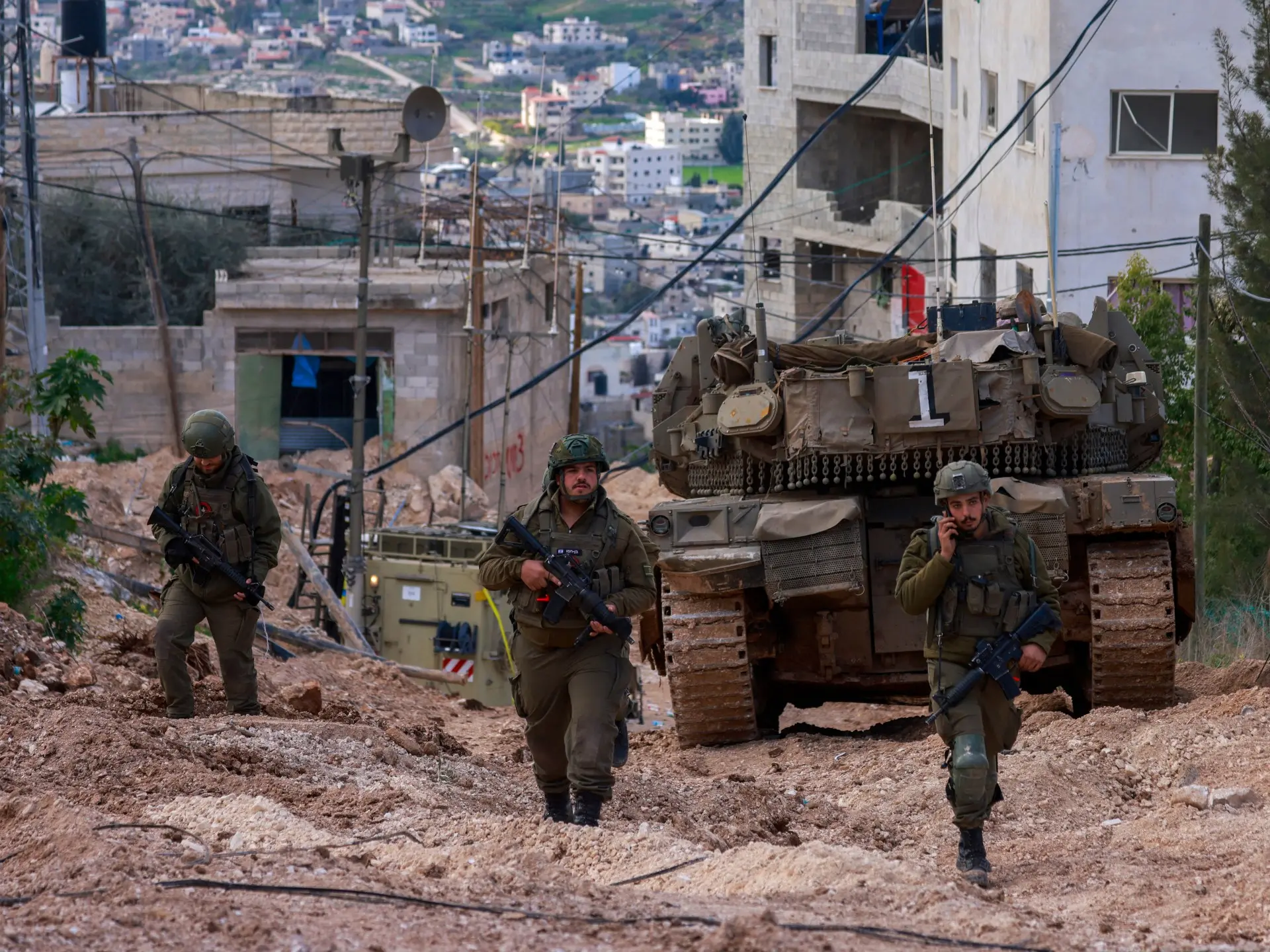 الاحتلال يقتحم مراكز إيواء النازحين في جنين